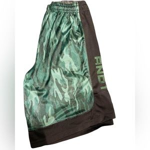 Size L Andi basketball shorts